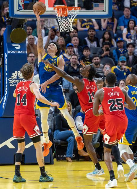(260311) -- SAN FRANCISCO, March 11, 2026 (Xinhua) -- Gui Santos (top) of Golden State Warriors competes during the 2025-2026 NBA regular season basketball game between Chicago Bulls and Golden State Warriors in San Francisco, the United States, March 10, 2026. (Photo by Dong Xudong/Xinhua)