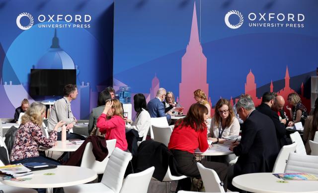 (260311) -- LONDON, March 11, 2026 (Xinhua) -- People talk at the 2026 London Book Fair in London, Britain, March 10, 2026.
  The 2026 London Book Fair kicked off here on Tuesday. (Xinhua/Li Ying)
