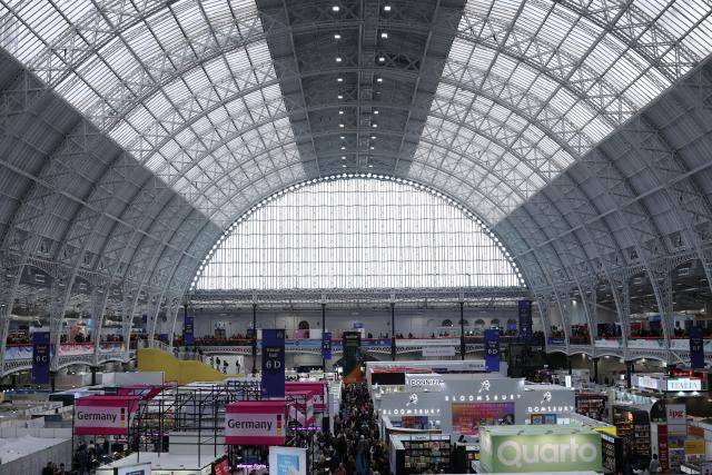 (260311) -- LONDON, March 11, 2026 (Xinhua) -- This photo taken on March 10, 2026 shows a scene of the 2026 London Book Fair in London, Britain.
  The 2026 London Book Fair kicked off here on Tuesday. (Xinhua/Li Ying)