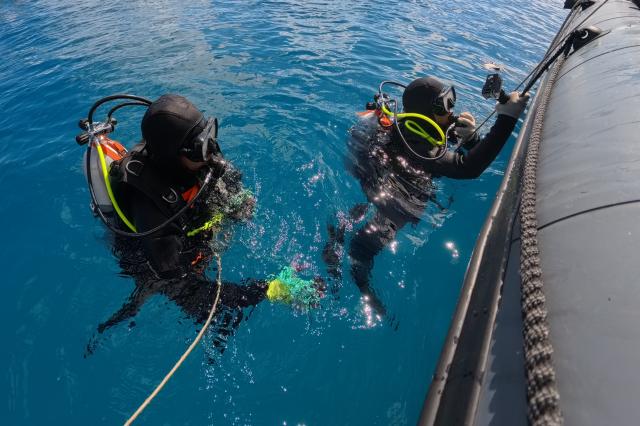 (260311) -- SOUTH CHINA SEA, March 11, 2026 (Xinhua) -- Law enforcers of the China Coast Guard (CCG) vessel Sandu conduct diving training in the South China Sea, March 1, 2026. The CCG vessel Sandu conducted patrols in the South China Sea to safeguard China's territorial sovereignty and maritime rights and interests. (Xinhua/Mao Jun)