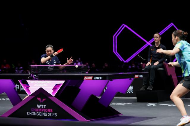 (260311) -- CHONGQING, March 11, 2026 (Xinhua) -- Yuan Jianan (L) of France hits a return during the women's singles round of 32 match against Shi Xunyao of China at the WTT Champions Chongqing 2026 in southwest China's Chongqing, March 11, 2026. (Xinhua/Huang Wei)