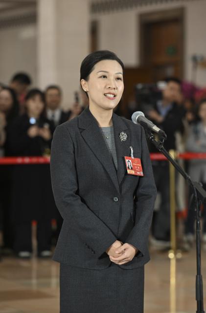 (260312) -- BEIJING, March 12, 2026 (Xinhua) -- Lyu Yan, a deputy to the 14th National People's Congress (NPC), attends a group interview ahead of the closing meeting of the fourth session of the 14th NPC at the Great Hall of the People in Beijing, capital of China, March 12, 2026. (Xinhua/Cheng Tingting)