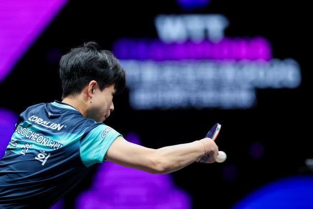 (260312) -- CHONGQING, March 12, 2026 (Xinhua) -- Joo Cheonhui of South Korea serves during the women's singles round of 32 match against Sun Yingsha of China at the WTT Champions Chongqing 2026 in southwest China's Chongqing, March 12, 2026. (Xinhua/Huang Wei)