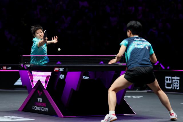 (260312) -- CHONGQING, March 12, 2026 (Xinhua) -- Sun Yingsha (L) of China and Joo Cheonhui of South Korea compete during their women's singles round of 32 match at the WTT Champions Chongqing 2026 in southwest China's Chongqing, March 12, 2026. (Xinhua/Huang Wei)
