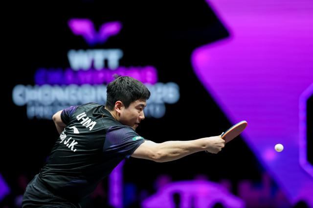 (260312) -- CHONGQING, March 12, 2026 (Xinhua) -- Liang Jingkun hits a return during the men's singles round of 32 match between Liang Jingkun of China and Xiang Peng of China at the WTT Champions Chongqing 2026 in southwest China's Chongqing, March 12, 2026. (Xinhua/Huang Wei)