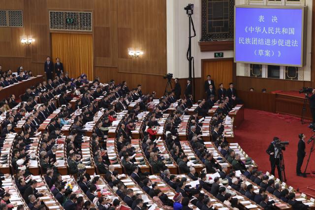(260312) -- BEIJING, March 12, 2026 (Xinhua) -- The closing meeting of the fourth session of the 14th National People's Congress (NPC) is held at the Great Hall of the People in Beijing, capital of China, March 12, 2026. (Xinhua/Jin Liwang)