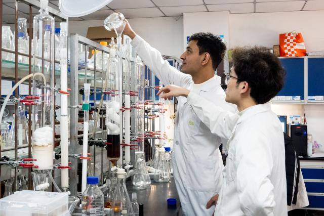 (260312) -- HEFEI, March 12, 2026 (Xinhua) -- Pakistani student Muhammad Jalal (L) performs an experiment in a laboratory at Anhui Agricultural University in Hefei, capital of east China's Anhui Province, March 9, 2026.
  TO GO WITH "Feature: Pakistani student pursues biotech dreams in China" (Xinhua/Zhao Jinzheng)