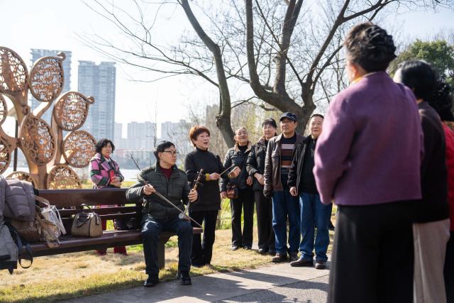 (260312) -- CHANGSHA, March 12, 2026 (Xinhua) -- Seniors chorus at a community along the Chuanzi River in Changde, central China's Hunan Province, March 11, 2026.
  The once heavily polluted Chuanzi River, which meanders through the city proper of Changde, has now become a clean and attractive scenic spot along its banks. Boasting a long history, the riverside Changde Hejie old street has been transformed into a historical and cultural block. (Xinhua/Chen Sihan)