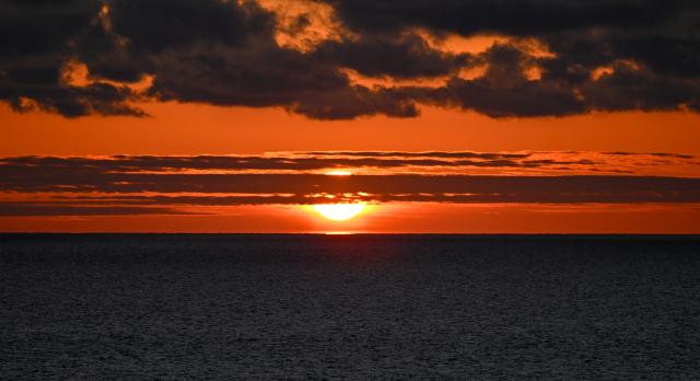 (260312) -- AKTAU, March 12, 2026 (Xinhua) -- This photo taken on March 10, 2026 shows a view of the Caspian Sea at sunset in Aktau, Kazakhstan. (Xinhua/Li Renzi)