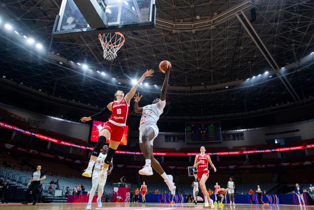 (260312) -- WUHAN, March 12, 2026 (Xinhua) -- Alima Dembele (front R) of Mali goes for a lay-up during the group A match between the Czech Republic and Mali at FIBA Women's World Cup Qualifying Tournaments in Wuhan, central China's Hubei Province, Feb. 12, 2026. (Xinhua/Wu Zhizun)