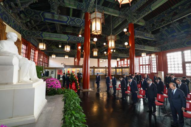 (260312) -- BEIJING, March 12, 2026 (Xinhua) -- A ceremony commemorating renowned Chinese revolutionary and statesman Sun Yat-sen is held in Beijing, capital of China, March 12, 2026. The ceremony took place in Zhongshan Park, which was named in honor of Sun. It was held to commemorate the 101st anniversary of the passing away of the statesman, and was attended by personages from various sectors of society in the capital city. (Xinhua/Liu Bin)