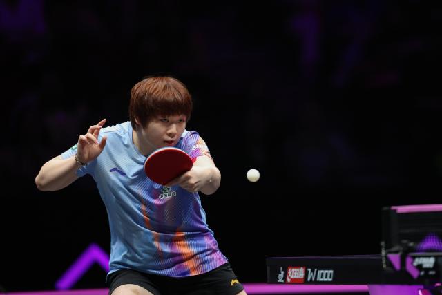 (260312) -- CHONGQING, March 12, 2026 (Xinhua) -- Kuai Man of China hits a return during the women's singles round of 16 match against Bruna Takahashi of Brazil at the WTT Champions Chongqing 2026 in southwest China's Chongqing, March 12, 2026. (Xinhua/Huang Wei)