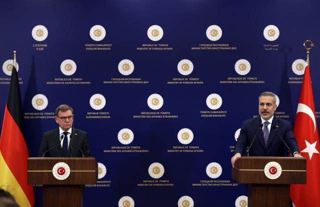 (260312) -- ANKARA, March 12, 2026 (Xinhua) -- Turkish Foreign Minister Hakan Fidan (R) and visiting German Foreign Minister Johann Wadephul attend a joint press conference in Ankara, Türkiye, March 12, 2026. (Mustafa Kaya/Handout via Xinhua)