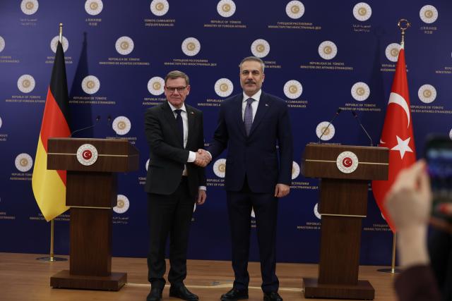 (260312) -- ANKARA, March 12, 2026 (Xinhua) -- Turkish Foreign Minister Hakan Fidan (R) shakes hands with visiting German Foreign Minister Johann Wadephul at a joint press conference in Ankara, Türkiye, March 12, 2026. (Mustafa Kaya/Handout via Xinhua)
