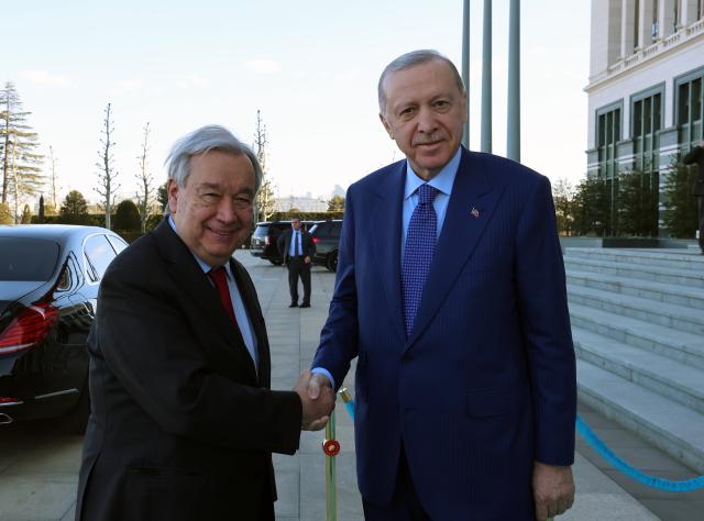 (260312) -- ANKARA, March 12, 2026 (Xinhua) -- Turkish President Recep Tayyip Erdogan (R) shakes hands with visiting UN Secretary-General Antonio Guterres at the presidential complex in Ankara, Türkiye, March 12, 2026. (Mustafa Kaya/Handout via Xinhua)