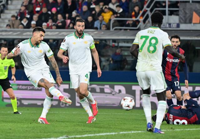 (260313) -- BOLOGNA, March 13, 2026 (Xinhua) -- Roma's Lorenzo Pellegrini (1st L) scores during the Europa League round of 16 first leg match between Bologan and Roma in Bologna, Italy, March 12, 2026. (Photo by Alberto Lingria/Xinhua)