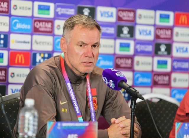 (260313) -- PERTH, March 13, 2026 (Xinhua) -- Ante Milicic, head coach of the Chinese national women's football team, speaks during Team China's press conference of Women's Asian Cup at Perth Rectangular Stadium in Perth, Australia, March 13, 2026. (Photo by Zhou Dan/Xinhua)