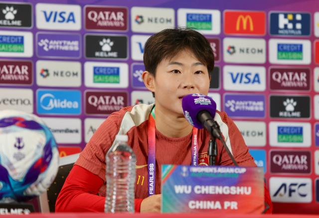 (260313) -- PERTH, March 13, 2026 (Xinhua) -- Wu Chengshu of China speaks during Team China's press conference of Women's Asian Cup at Perth Rectangular Stadium in Perth, Australia, March 13, 2026. (Photo by Zhou Dan/Xinhua)