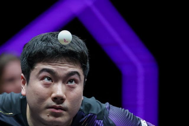 (260313) -- CHONGQING, March 13, 2026 (Xinhua) -- Liang Jingkun serves during the men's singles round of 16 match between Liang Jingkun of China and Qiu Dang of Germany at the WTT Champions Chongqing 2026 in southwest China's Chongqing, March 13, 2026. (Xinhua/Huang Wei)