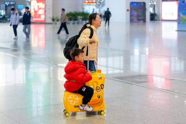 (260313) -- BEIJING, March 13, 2026 (Xinhua) -- passengers enter the waiting hall of Nanjing South Railway Station in Nanjing, east China's Jiangsu Province, March 13, 2026. The 2026 Spring Festival travel rush comes to an end on Friday. (Photo by Du Yi/Xinhua)
