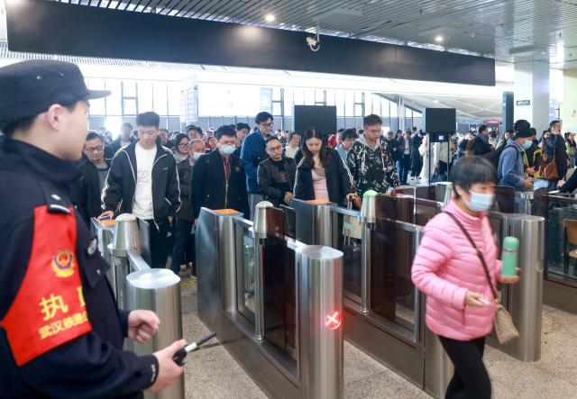 (260313) -- BEIJING, March 13, 2026 (Xinhua) -- Passengers check in at Wuhan Railway Station in Wuhan, central China's Hubei Province, March 13, 2026. The 2026 Spring Festival travel rush comes to an end on Friday. (Photo by Zhao Jun/Xinhua)