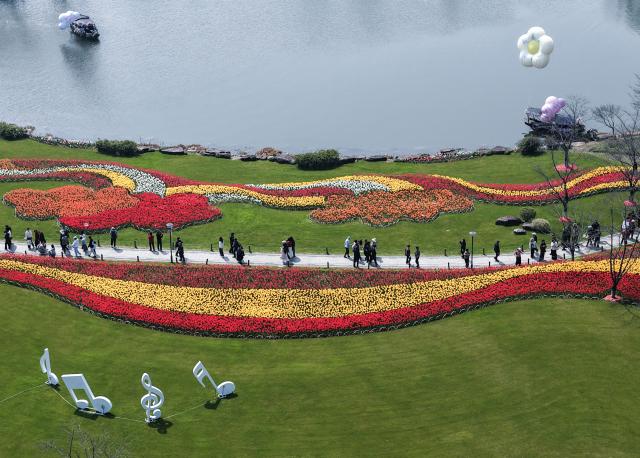 (260313) -- SHAOXING, March 13, 2026 (Xinhua) -- An aerial drone photo taken on March 13, 2026 shows a view by Guazhu lake in Shaoxing, east China's Zhejiang Province. (Xinhua/Xu Yu)