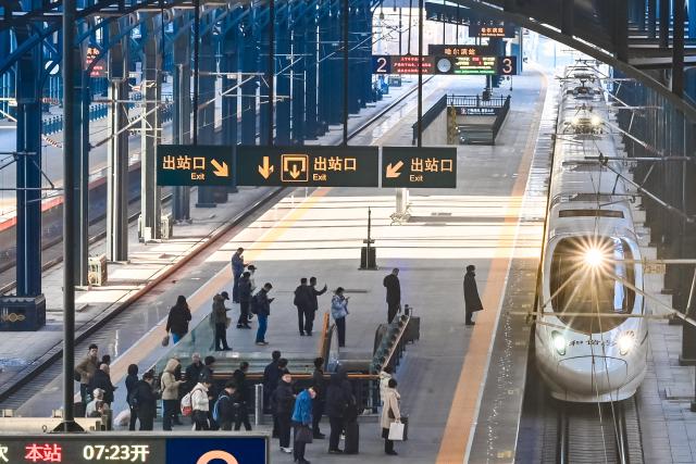 (260313) -- BEIJING, March 13, 2026 (Xinhua) -- Passengers are seen at a platform of Harbin Railway Station in Harbin, northeast China's Heilongjiang Province, March 13, 2026. The total number of inter-regional passenger trips across China during the 40-day Spring Festival travel rush, which concluded on Friday, is estimated to reach a record 9.4 billion, according to data from the Ministry of Transport. (Photo by Yuan Yong/Xinhua)