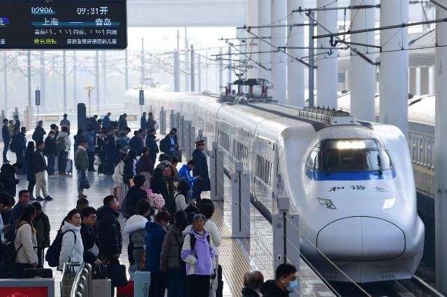 (260313) -- BEIJING, March 13, 2026 (Xinhua) -- Passengers are seen at a platform of Wuxi Railway Station in Wuxi, east China's Jiangsu Province, March 13, 2026. The total number of inter-regional passenger trips across China during the 40-day Spring Festival travel rush, which concluded on Friday, is estimated to reach a record 9.4 billion, according to data from the Ministry of Transport. (Photo by Huan Yueliang/Xinhua)
