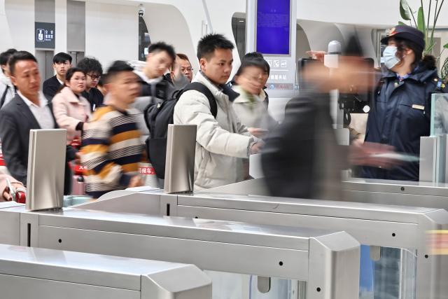 (260313) -- BEIJING, March 13, 2026 (Xinhua) -- Passengers check in at Jiaxing Railway Station in Jiaxing, east China's Zhejiang Province, March 13, 2026. The total number of inter-regional passenger trips across China during the 40-day Spring Festival travel rush, which concluded on Friday, is estimated to reach a record 9.4 billion, according to data from the Ministry of Transport. (Photo by Jin Peng/Xinhua)