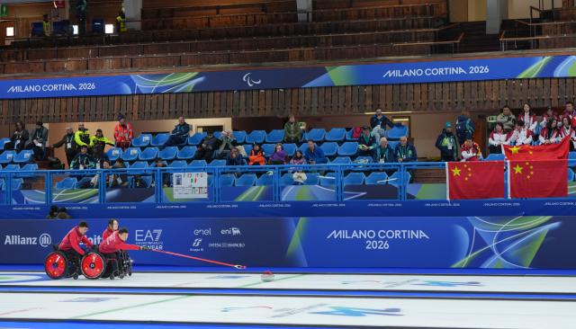 (260313) -- CORTINA D'AMPEZZO, March 13, 2026 (Xinhua) -- Zhang Mingliang, Li Nana and Chen Jianxin of China compete during the wheelchair curling mixed team semifinal match between China and Sweden at the Milan-Cortina 2026 Paralympic Winter Games in Cortina D'ampezzo, Italy, March 13, 2026. (Xinhua/Wang Kaiyan)