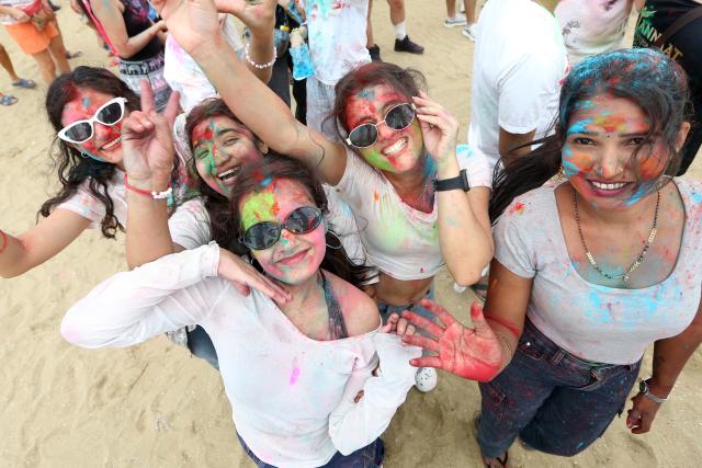 (260313) -- PATTAYA, March 13, 2026 (Xinhua) -- People smeared with colored powder are pictured during the celebration of Holi festival in Pattaya, Thailand, March 13, 2026. (Xinhua/Rachen Sageamsak)