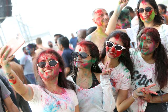 (260313) -- PATTAYA, March 13, 2026 (Xinhua) -- People smeared with colored powder pose for photos during the celebration of Holi festival in Pattaya, Thailand, March 13, 2026. (Xinhua/Rachen Sageamsak)