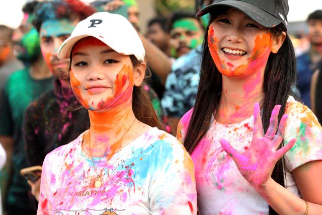 (260313) -- PATTAYA, March 13, 2026 (Xinhua) -- People smeared with colored powder are pictured during the celebration of Holi festival in Pattaya, Thailand, March 13, 2026. (Xinhua/Rachen Sageamsak)