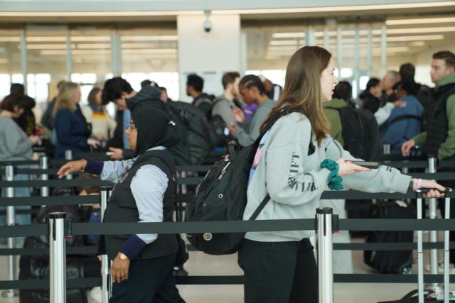 (260313) -- NEW YORK, March 13, 2026 (Xinhua) -- People line up to go through security at LaGuardia Airport in New York, the United States, on March 13, 2026. Major U.S. airports are seeing long lines at security checkpoints amid an ongoing partial government shutdown that has dragged on for nearly a month. (Xinhua/Zhang Fengguo)