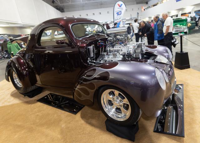 (260314) -- MISSISSAUGA, March 14, 2026 (Xinhua) -- People view a custom vehicle at the 2026 Motorama Custom Car & Motorsports Expo in Mississauga, the Greater Toronto Area, Canada, March 13, 2026.
  The three-day event kicked off here on Friday, showcasing more than 400 custom vehicles. (Photo by Zou Zheng/Xinhua)