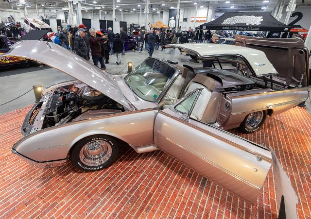 (260314) -- MISSISSAUGA, March 14, 2026 (Xinhua) -- People view custom vehicles at the 2026 Motorama Custom Car & Motorsports Expo in Mississauga, the Greater Toronto Area, Canada, March 13, 2026.
  The three-day event kicked off here on Friday, showcasing more than 400 custom vehicles. (Photo by Zou Zheng/Xinhua)