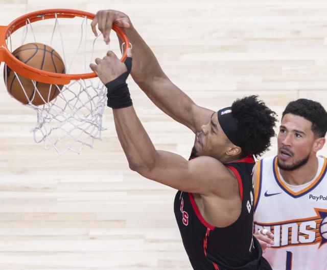 (260314) -- TORONTO, March 14, 2026 (Xinhua) -- Scottie Barnes (L) of Toronto Raptors dunks during the 2025-2026 NBA regular season game between Toronto Raptors and Phoenix Suns in Toronto, Canada, on March 13, 2026. (Photo by Zou Zheng/Xinhua)