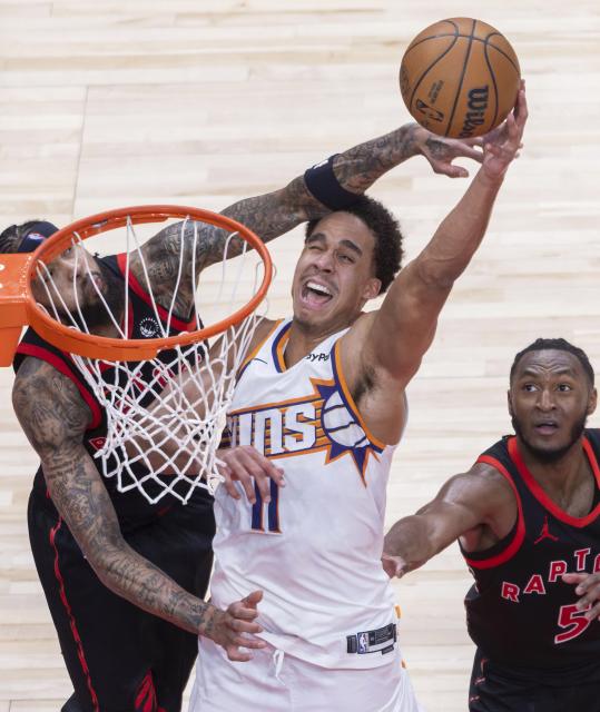 (260314) -- TORONTO, March 14, 2026 (Xinhua) -- Oso Ighodaro (C) of Phoenix Suns goes for a layup during the 2025-2026 NBA regular season game between Toronto Raptors and Phoenix Suns in Toronto, Canada, on March 13, 2026. (Photo by Zou Zheng/Xinhua)
