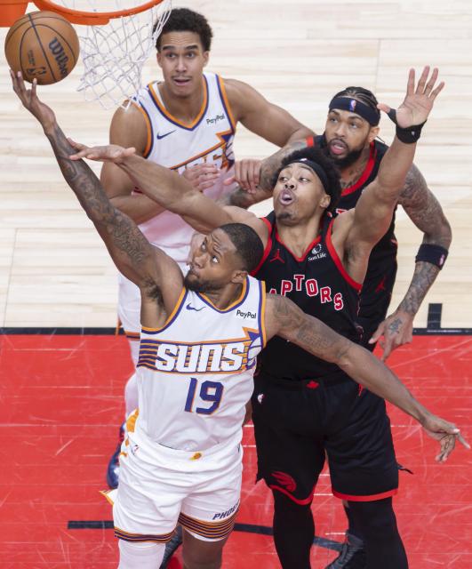 (260314) -- TORONTO, March 14, 2026 (Xinhua) -- Haywood Highsmith (front L) of Phoenix Suns goes for a layup during the 2025-2026 NBA regular season game between Toronto Raptors and Phoenix Suns in Toronto, Canada, on March 13, 2026. (Photo by Zou Zheng/Xinhua)