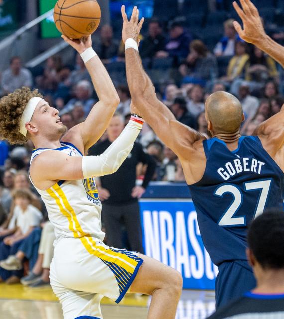 (260314) -- SAN FRANCISCO, March 14, 2026 (Xinhua) -- Golden State Warriors' Brandin Podziemski (L) shoots during the 2025-2026 NBA regular season basketball game between Minnesota Timberwolves and Golden State Warriors in San Francisco, the United States, March 13, 2026. (Photo by Dong Xudong/Xinhua)
