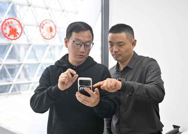 (260314) -- NANJING, March 14, 2026 (Xinhua) -- Wang Lei (R), founder of a tech startup, talks with a fellow entrepreneur at a one-person-company (OPC) community in Nanjing, east China's Jiangsu Province, March 11, 2026.
  The widespread rise of AI is modifying China's labor market in ways that go far beyond job replacement or creation. It has generated new professions, lowered the threshold for starting a business, and empowered employees to upgrade their skills in a bid to stay competitive.
  The OPC model is witnessing rapid development in China, fueled by the coding capabilities of AI models and support from local governments, resulting in a greater diversity of products. This shift mirrors a broader evolution within China's professional landscape. (Xinhua/Ji Chunpeng)