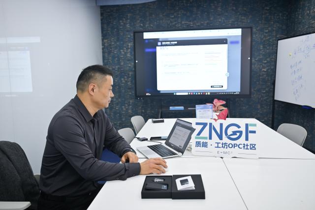 (260314) -- NANJING, March 14, 2026 (Xinhua) -- Wang Lei, founder of a tech startup, introduces his self-developed products at a one-person-company (OPC) community in Nanjing, east China's Jiangsu Province, March 11, 2026.
  The widespread rise of AI is modifying China's labor market in ways that go far beyond job replacement or creation. It has generated new professions, lowered the threshold for starting a business, and empowered employees to upgrade their skills in a bid to stay competitive.
  The OPC model is witnessing rapid development in China, fueled by the coding capabilities of AI models and support from local governments, resulting in a greater diversity of products. This shift mirrors a broader evolution within China's professional landscape. (Xinhua/Ji Chunpeng)