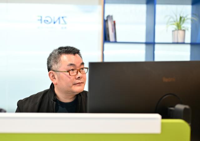 (260314) -- NANJING, March 14, 2026 (Xinhua) -- Zuo Binbin, founder of a tech startup, works at a one-person-company (OPC) community in Nanjing, east China's Jiangsu Province, March 11, 2026.
  The widespread rise of AI is modifying China's labor market in ways that go far beyond job replacement or creation. It has generated new professions, lowered the threshold for starting a business, and empowered employees to upgrade their skills in a bid to stay competitive.
  The OPC model is witnessing rapid development in China, fueled by the coding capabilities of AI models and support from local governments, resulting in a greater diversity of products. This shift mirrors a broader evolution within China's professional landscape. (Xinhua/Ji Chunpeng)