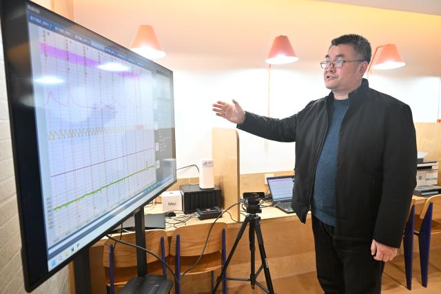 (260314) -- NANJING, March 14, 2026 (Xinhua) -- Zuo Binbin, founder of a tech startup, briefs on a multi-modal psychological assessment system at a one-person-company (OPC) community in Nanjing, east China's Jiangsu Province, March 11, 2026.
  The widespread rise of AI is modifying China's labor market in ways that go far beyond job replacement or creation. It has generated new professions, lowered the threshold for starting a business, and empowered employees to upgrade their skills in a bid to stay competitive.
  The OPC model is witnessing rapid development in China, fueled by the coding capabilities of AI models and support from local governments, resulting in a greater diversity of products. This shift mirrors a broader evolution within China's professional landscape. (Xinhua/Ji Chunpeng)