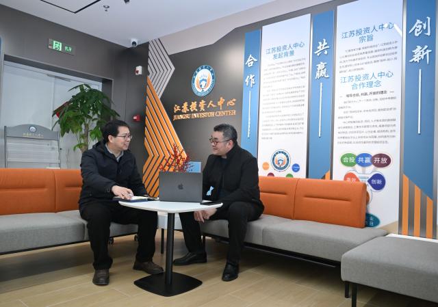 (260314) -- NANJING, March 14, 2026 (Xinhua) -- Zuo Binbin (R), founder of a tech startup, visits Jiangsu Investor Center at a one-person-company (OPC) community in Nanjing, east China's Jiangsu Province, March 11, 2026.
  The widespread rise of AI is modifying China's labor market in ways that go far beyond job replacement or creation. It has generated new professions, lowered the threshold for starting a business, and empowered employees to upgrade their skills in a bid to stay competitive.
  The OPC model is witnessing rapid development in China, fueled by the coding capabilities of AI models and support from local governments, resulting in a greater diversity of products. This shift mirrors a broader evolution within China's professional landscape. (Xinhua/Ji Chunpeng)
