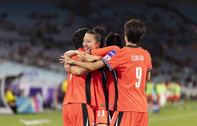 (260314) -- SYDNEY, March 14, 2026 (Xinhua) -- Players of South Korea celebrate a score during the quarterfinal of Women's Asian Cup between South Korea and Uzbekistan in Sydney, Australia, March 14, 2026. (Xinhua/Hu Jingchen)