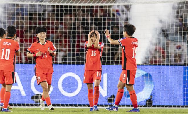 (260314) -- SYDNEY, March 14, 2026 (Xinhua) -- Jang Sel-Gi (2nd R) celebrates a score with teammates during the quarterfinal of Women's Asian Cup between South Korea and Uzbekistan in Sydney, Australia, March 14, 2026. (Xinhua/Hu Jingchen)