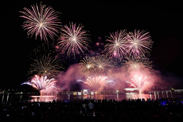 (260314) -- CANBERRA, March 14, 2026 (Xinhua) -- Fireworks illuminate the sky over Lake Burley Griffin during a fireworks show in Canberra, Australia, March 14, 2026. (Photo by Chu Chen/Xinhua)