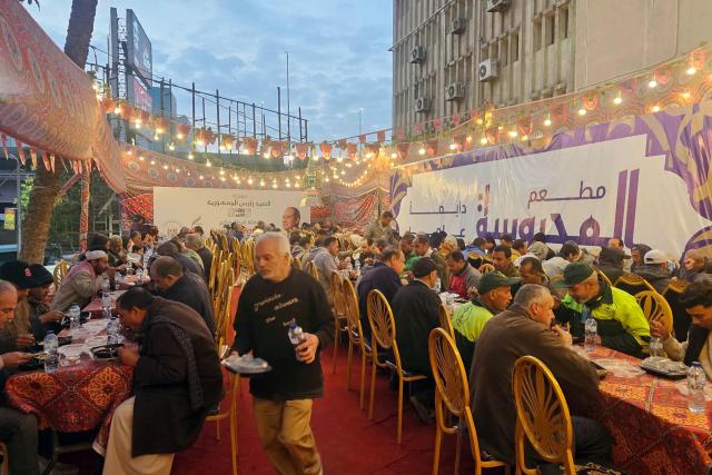 (260314) -- CAIRO, March 14, 2026 (Xinhua) -- People enjoy a free iftar (fast-breaking meal) at a government-sponsored public restaurant in Cairo, Egypt, March 13, 2026. TO GO WITH "Feature: Egyptian initiative serves millions of free Ramadan meals at shared tables nationwide " (Xinhua/Ahmed Gomaa)