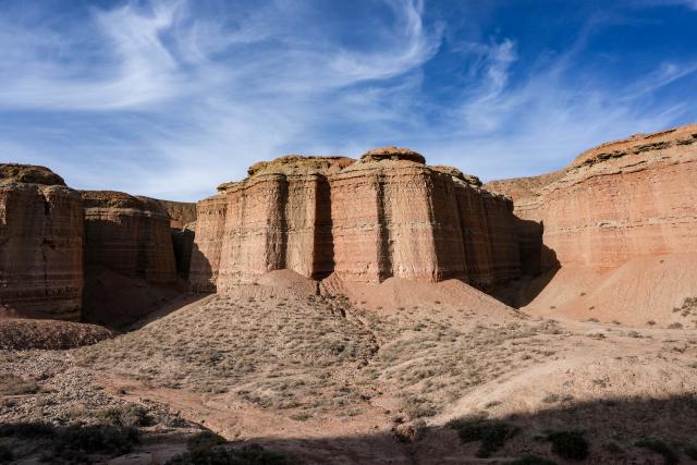 (260708) -- SUNAN, July 8, 2026 (Xinhua) -- This photo taken on July 7, 2026 shows the view of a geopark in Sunan Yugur Autonomous County of Zhangye, northwest China's Gansu Province. The geopark covers an area of 17.34 square kilometers. The park features unique landforms with towering peaks, rugged mountains, jagged rock pillars, and vibrant colors. (Xinhua/Lang Bingbing)